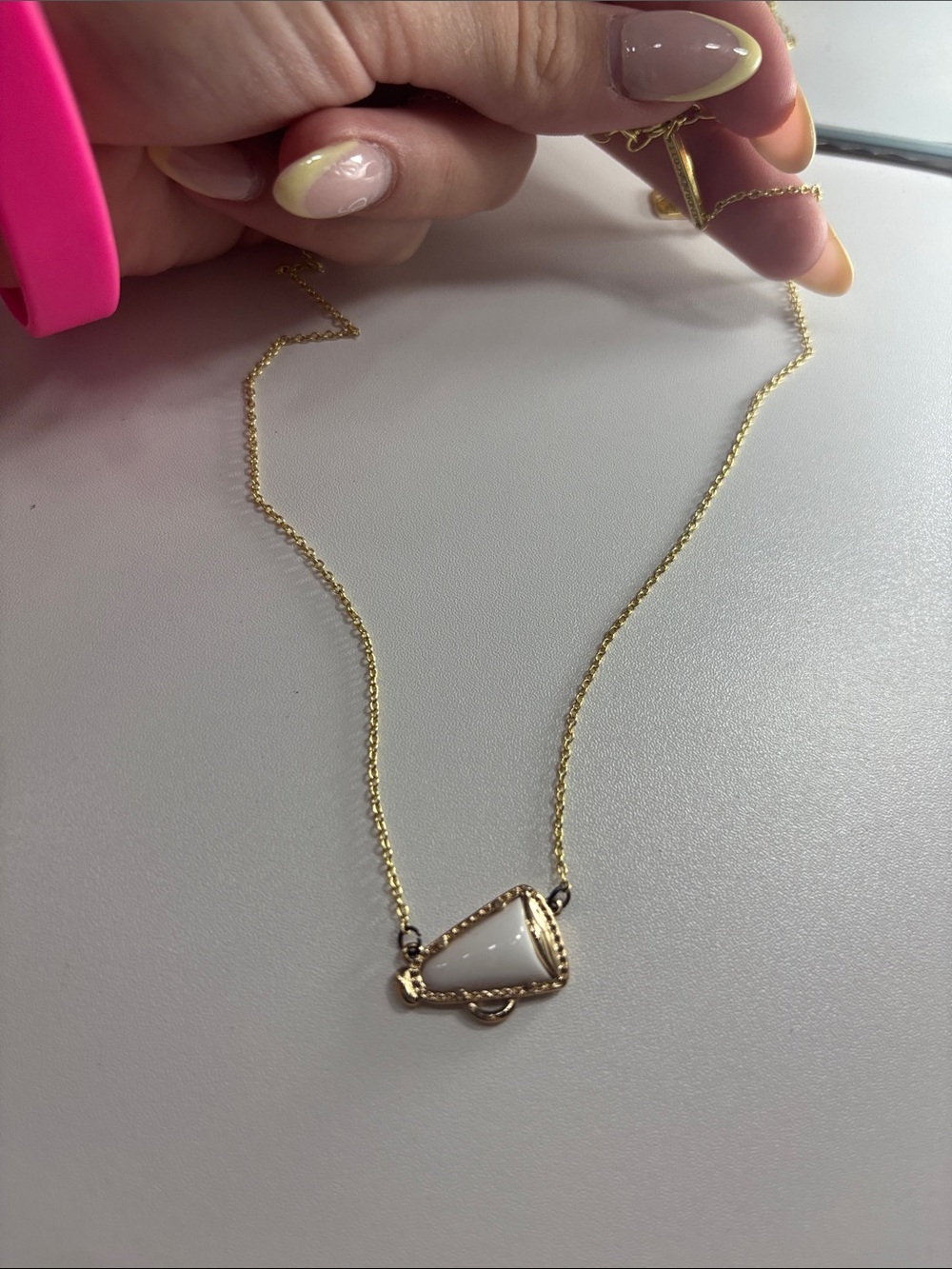 kendra scott megaphone cheerleader necklace
